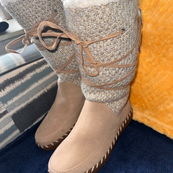 Muk Luks Snow Boot Leather 9.5 Sand,, Knee High - Picture 2 of 10